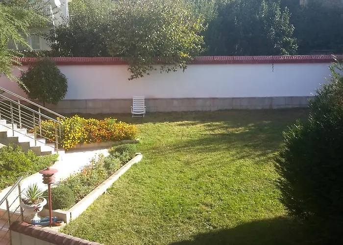 The Red House Kosharitsa